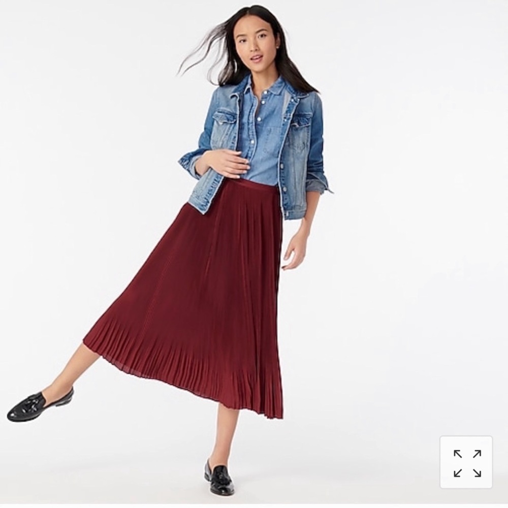 J. CREW Straight-pleat maxi long skirt
Burgundy ✨NWT✨Size: 10